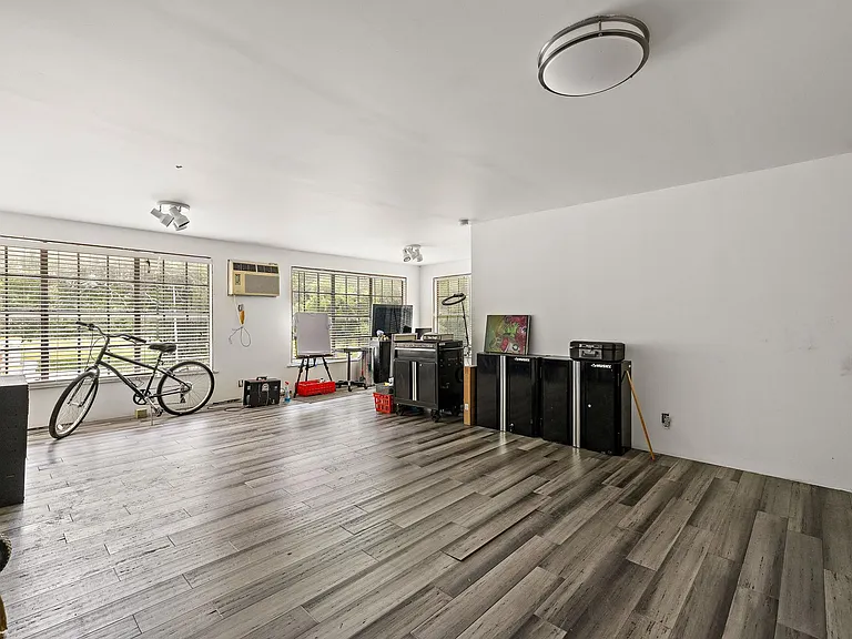 103 E Willis St — Photo 16