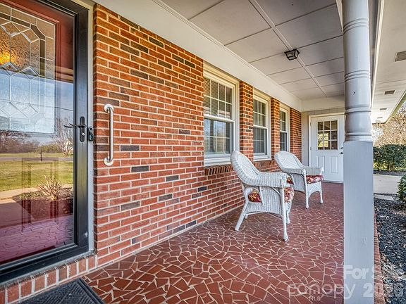 4th image of 1100 Old Stonecutter Rd
