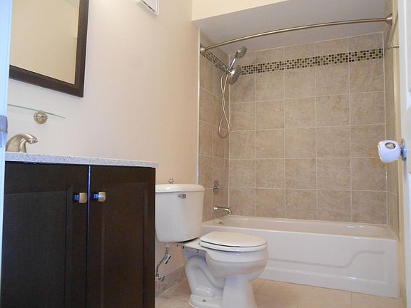 3rd image of 121 Mullingar Ct APT 1A