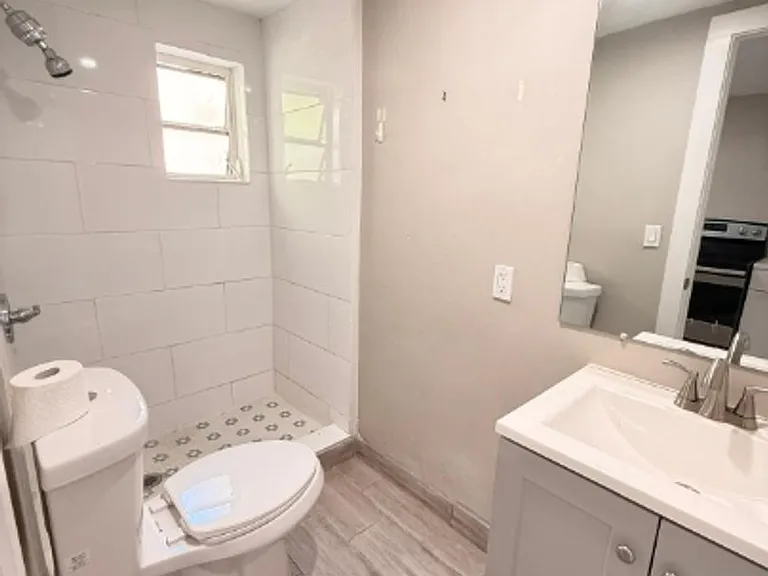 1151-1159 NE 18th St #1-5 — Photo 5