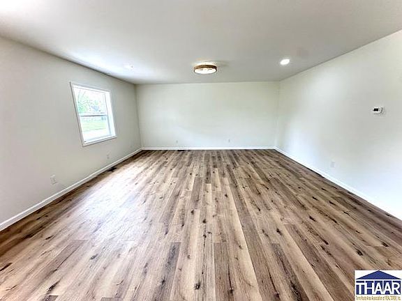 5th image of 207 W Heap St