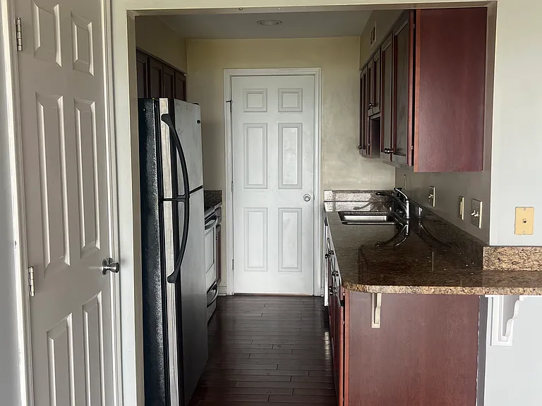355 Grand Ave #201 — Photo 10