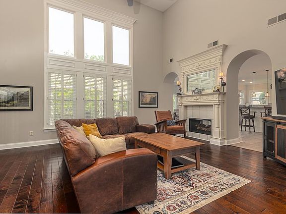 4th image of 1725 John Ridge Dr