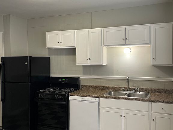 3rd image of 129 Loring Ave #1