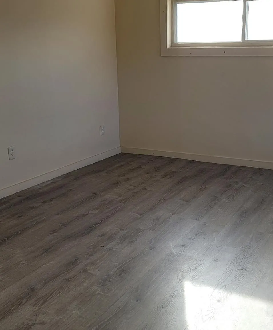 811 Main St — Photo 2