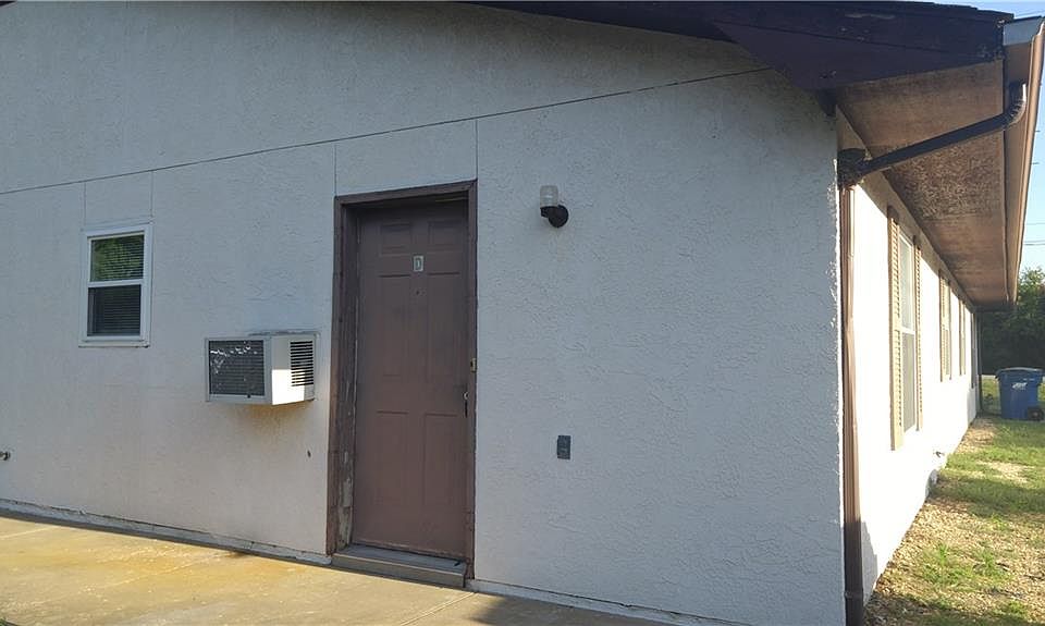 1st image of 802 SE G St APT D