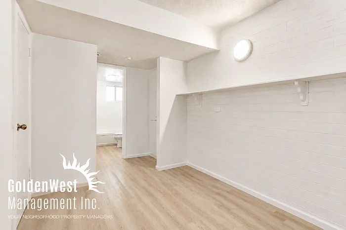 2041 W Berridge Ln #1 — Photo 9