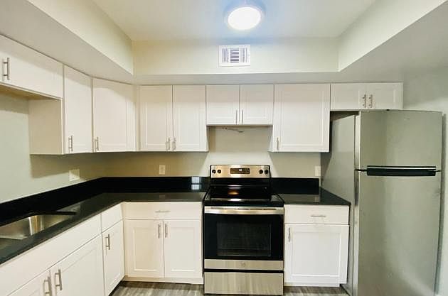 1st image of 337 S Railroad Ave
