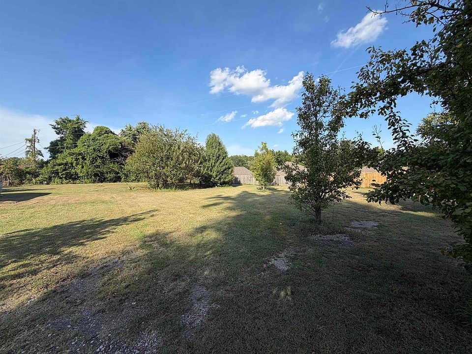 2nd image of 206 Tracy Rd