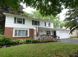 29 Highledge Dr, Penfield, NY 14526