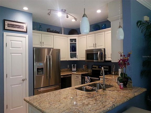 4th image of 10000 SW 52nd Ave APT 25