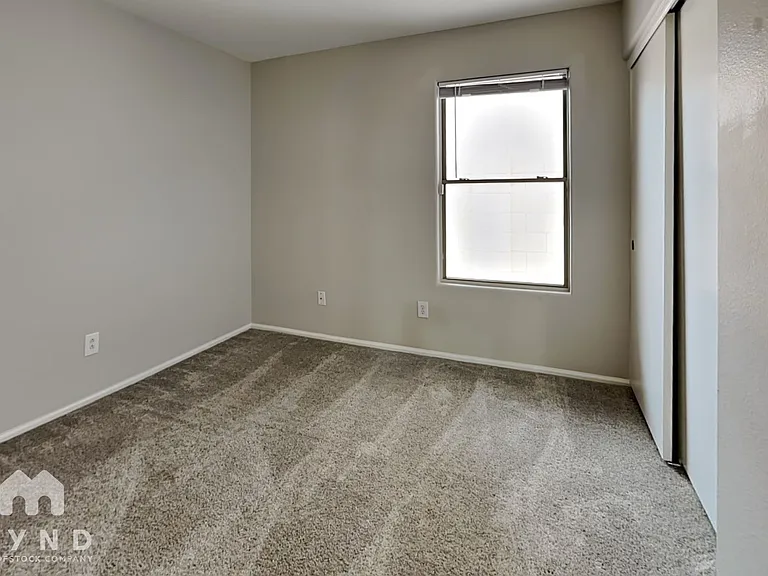 714 E Lovegrass Dr — Photo 12