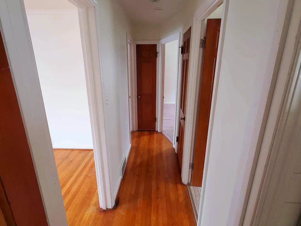 Hallway to bedrooms