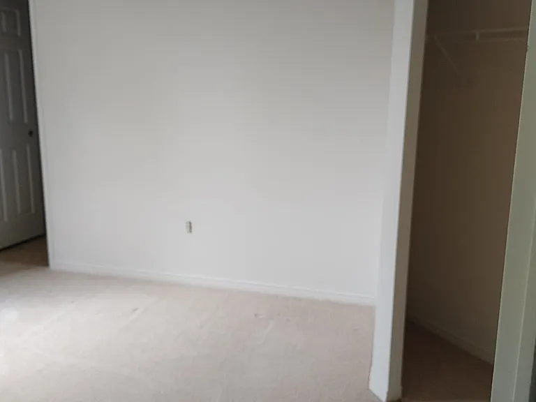 1371 Commissioners Rd W — Photo 6