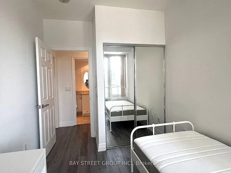 35 Balmuto St #2202 — Photo 8