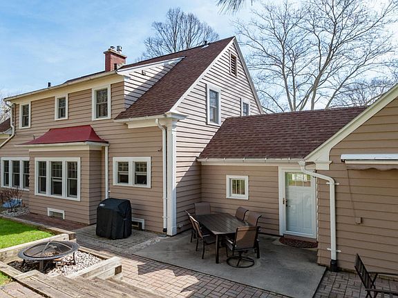 4th image of 2706 University Ave