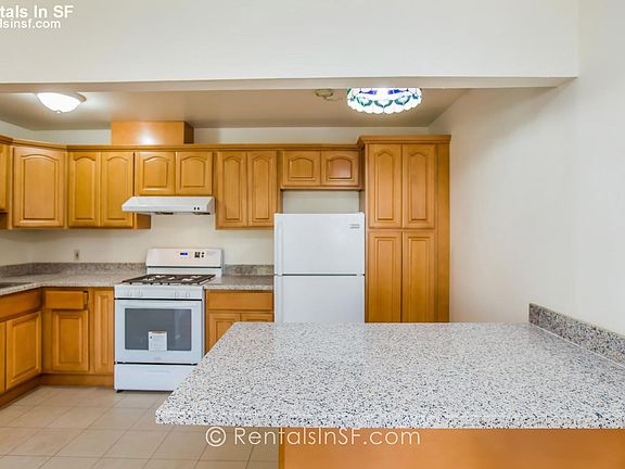 4th image of 726 Oak St APT 104