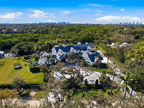 2nd image of 325 Cocohatchee BLVD
