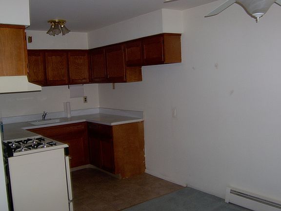 3rd image of 652 Franklin Ave APT 6B
