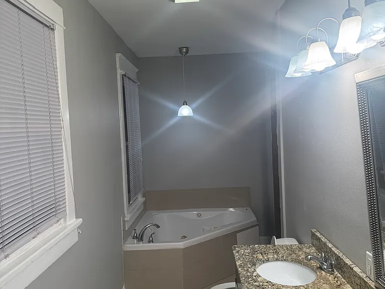 2722 S Carrollton Ave #C4 — Photo 8
