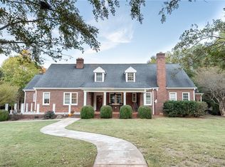 318 Gassaway St, Central, SC 29630