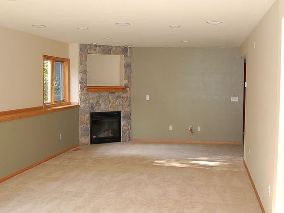3rd image of 22680 Jeffrey Ave N