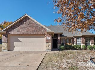 1613 Country Hills Dr, Midlothian, TX 76065
