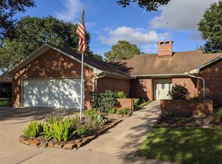 1704 Live Oak Ln, El Campo, TX 77437