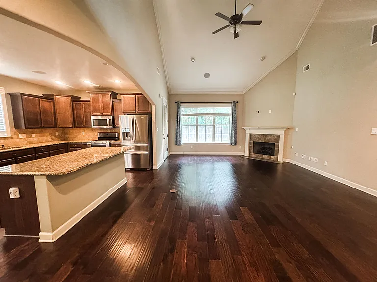 1229 Grainfield Cv — Photo 4