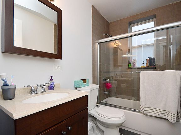 5th image of 3940 N Southport Ave APT 3F