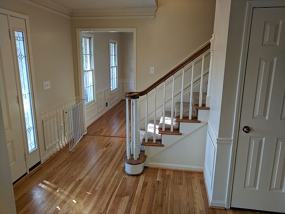 2nd image of 1700 Berry Ln