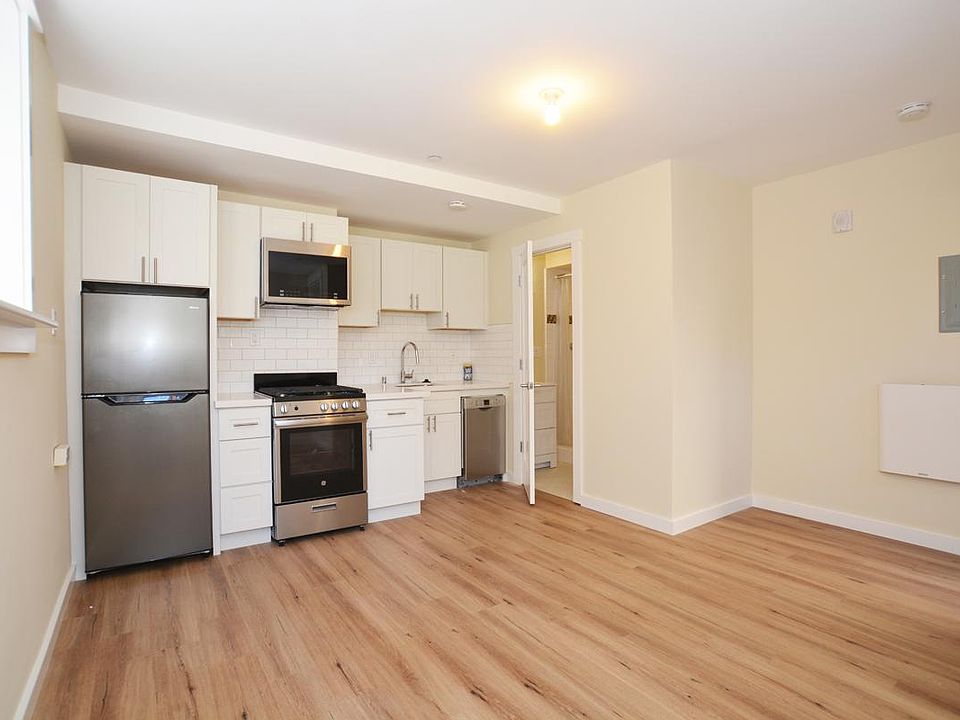 1st image of 2883 Bush St #A