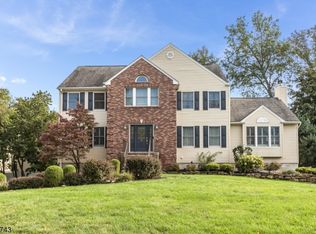 10 Ryan Ln, Pompton Plains, NJ 07444