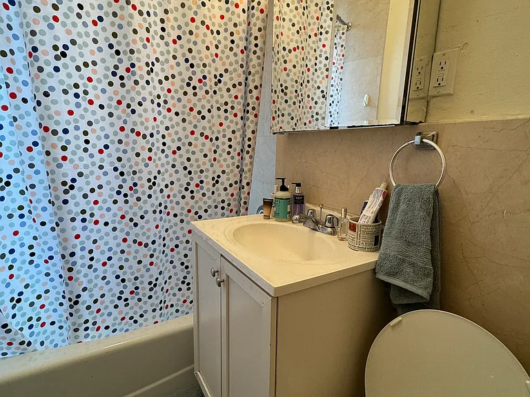 515 Cathedral Pkwy #9G — Photo 4