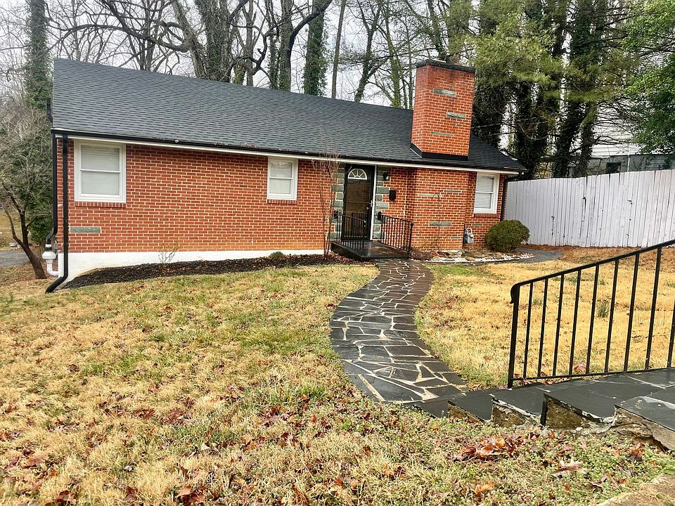 1st image of 512 Oakridge Blvd
