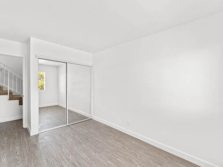 Greenbrier Apartments — Photo 25