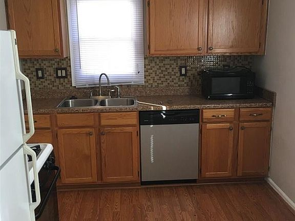 3rd image of 17110 Hanover Ave