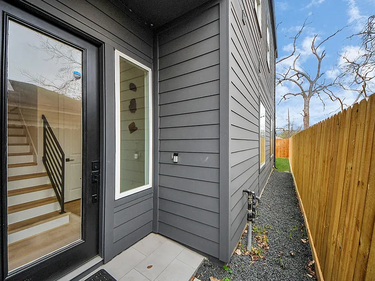 4415 Coke St #A — Photo 3