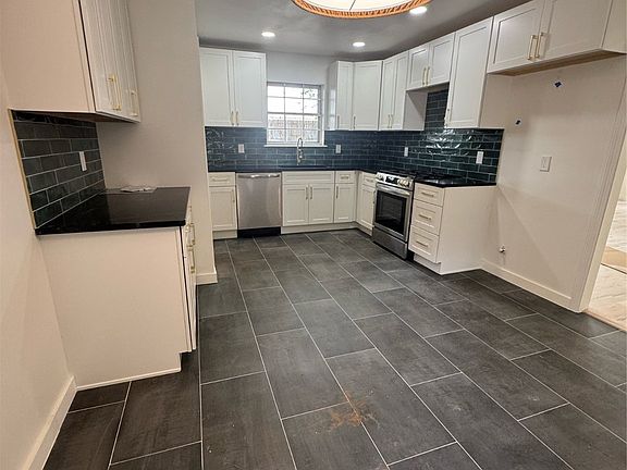 4th image of 601 N Dogwood Ave