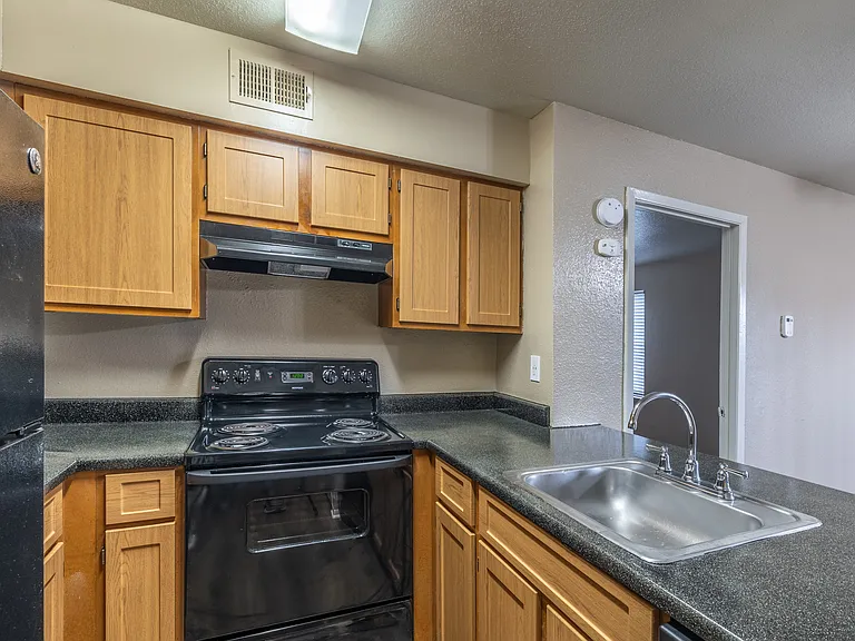 Doral Club Apartments — Photo 33