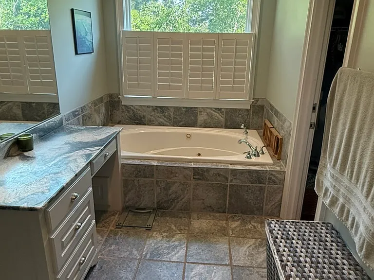 27 32nd Ave — Photo 32