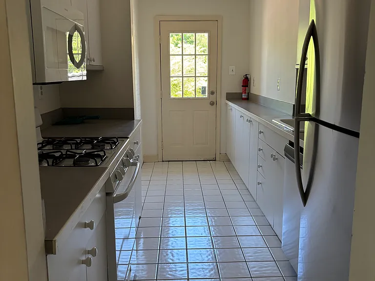 3533 W Pl NW — Photo 4