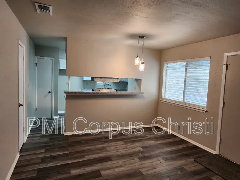 2 bed, 1.0 bath, 876 sqft, $1,230 — Photo 4