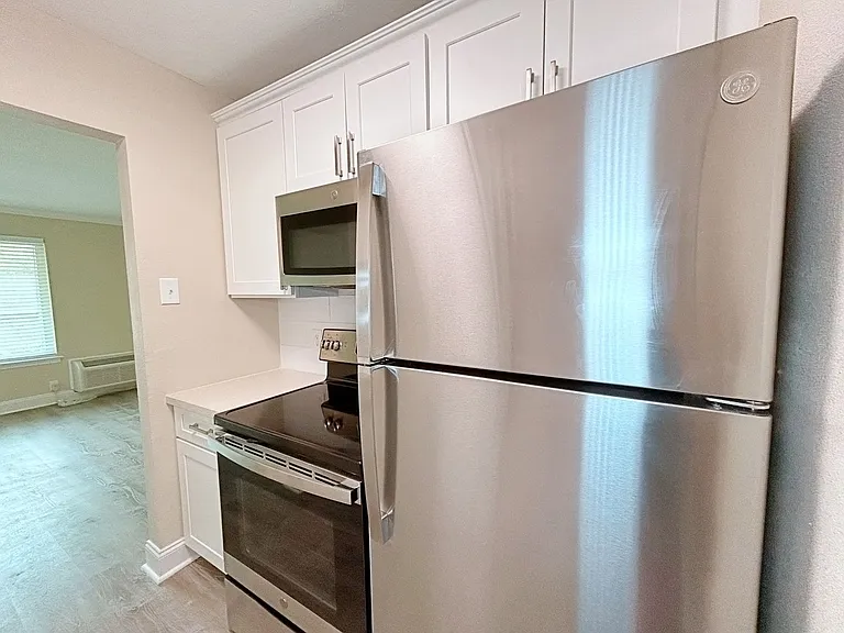 314 West Dr — Photo 3