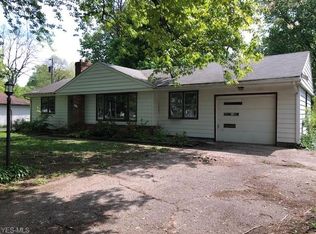 156 Bowhall Rd, Painesville, OH 44077