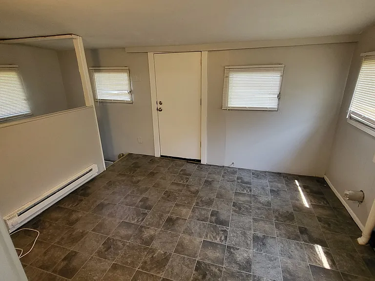 1527 N Chester Ave — Photo 8