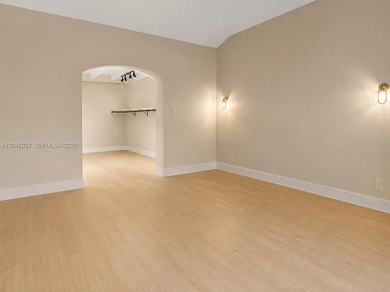 6350 Pinetree Dr — Photo 13