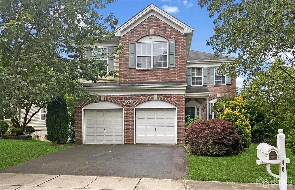 4 bed, 2.5 bath, 2417 sqft, $4,950 — Photo 1