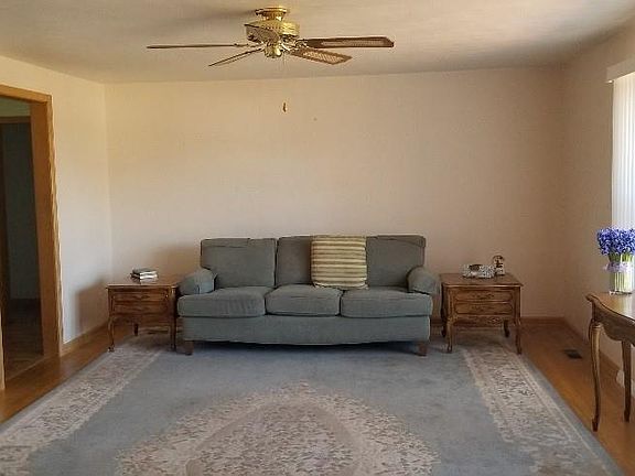 5th image of 329 Garden Dr