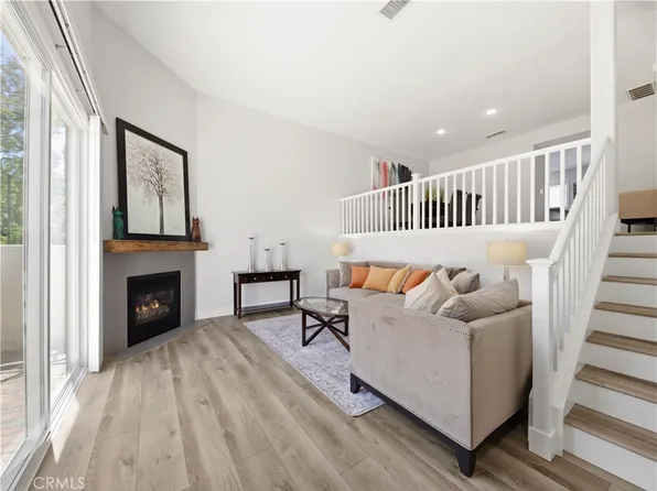 25710 Holiday Cir APT C, Stevenson Ranch, CA 91381